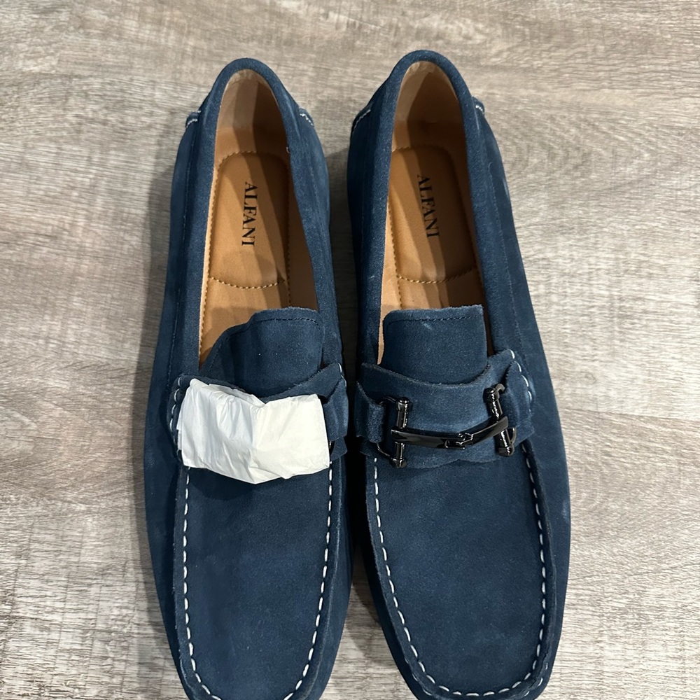 SHOES - Picture 3 of 4